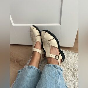 Soft leather cream color fisherman style sandals, low heel 1.5’ size 7.5